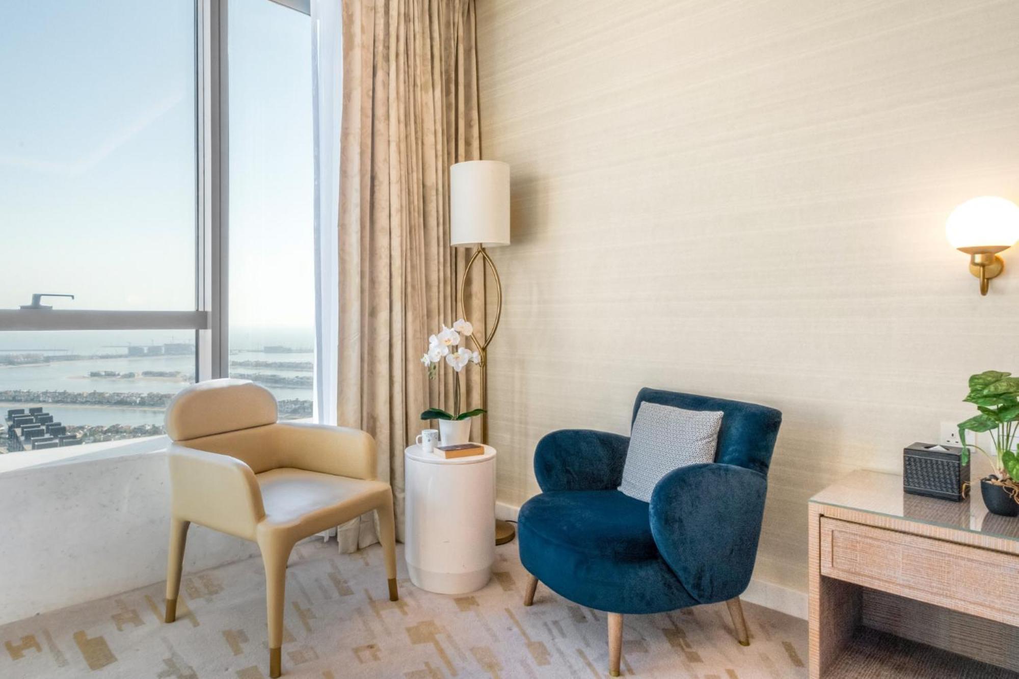 Apartment Palm Tower Where Luxury & View Meet In One Place