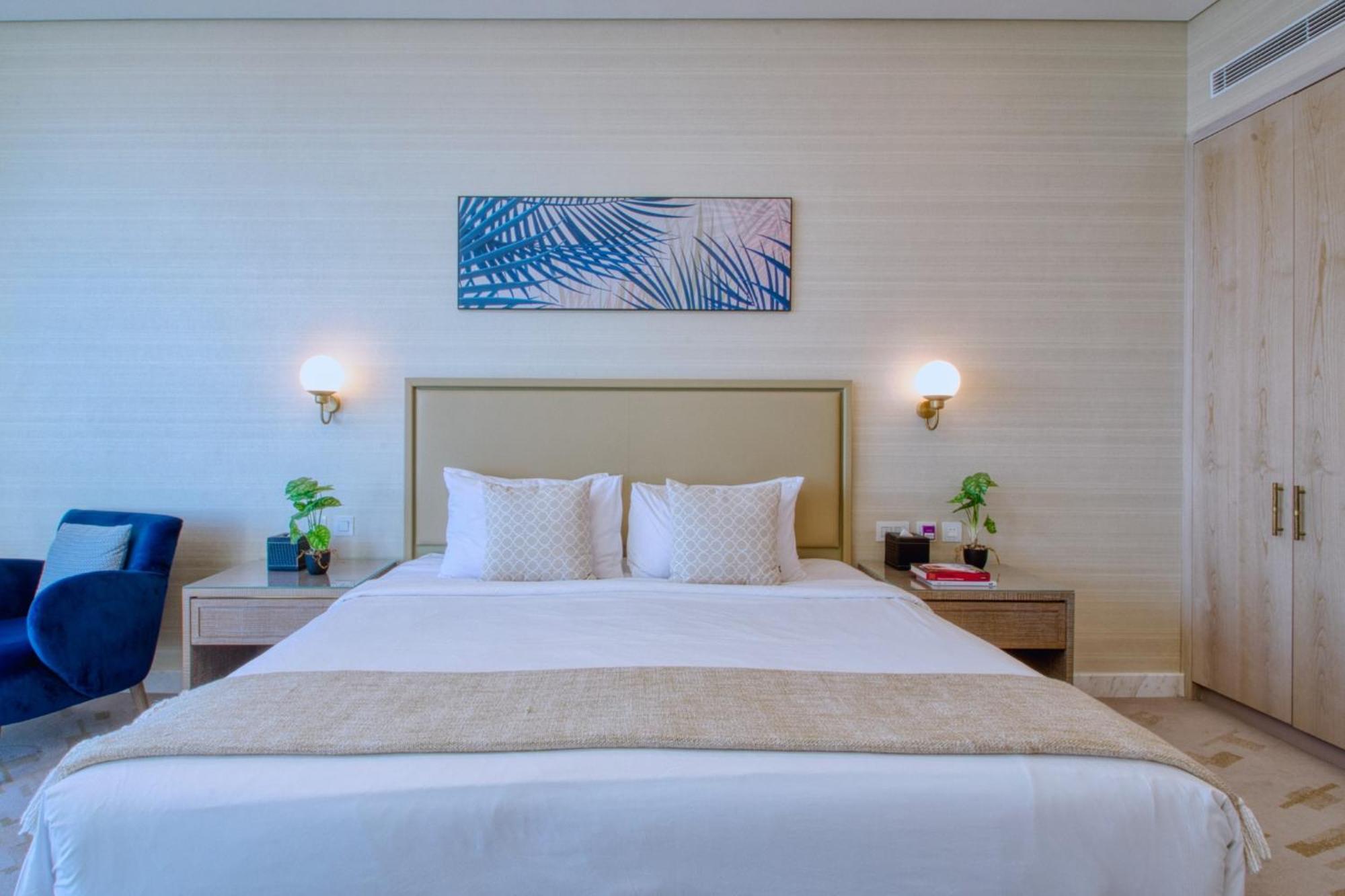 Apartment Palm Tower Where Luxury & View Meet In One Place