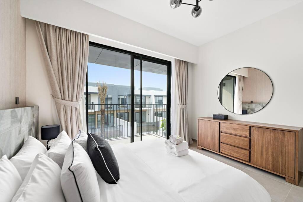 Relaxing Staycation - With Community Pool Dubái