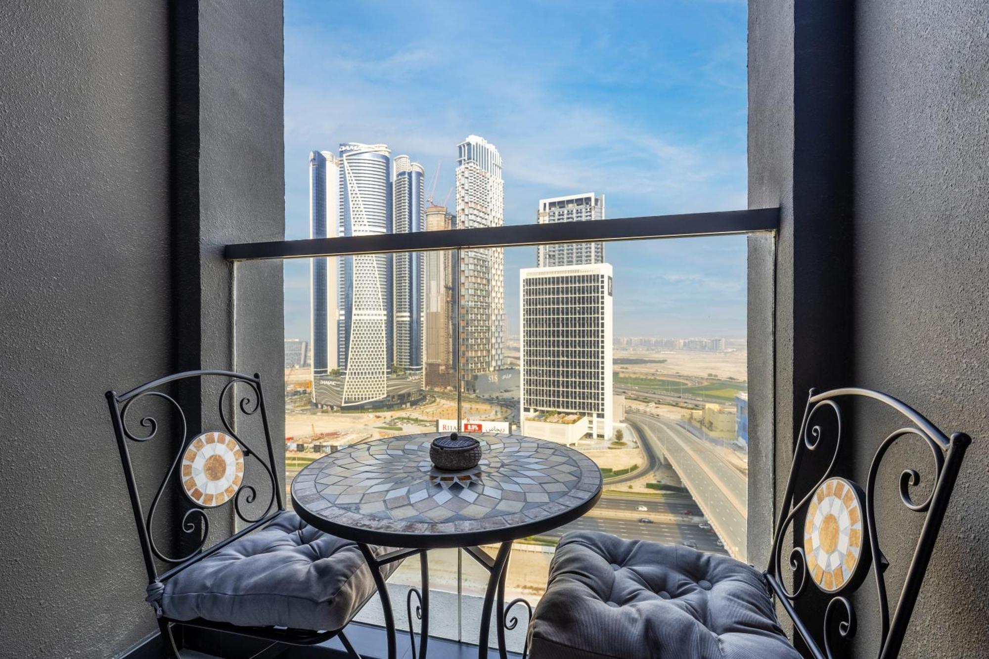Waves - Sophisticated Living In Business Bay, Apartamento Dubái