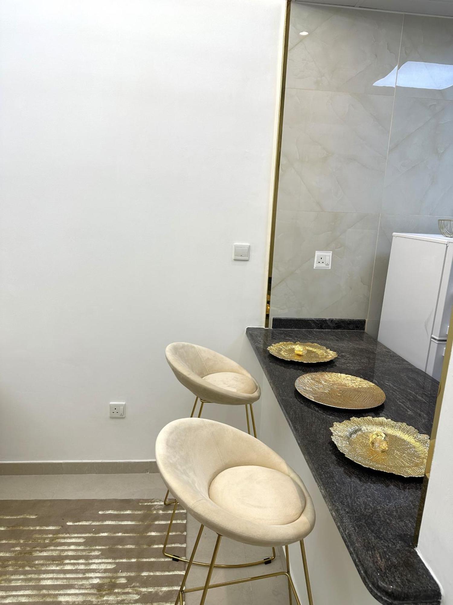 Luxury 1 Bedroom On Marina Walk, Sleeps 5 Dubai