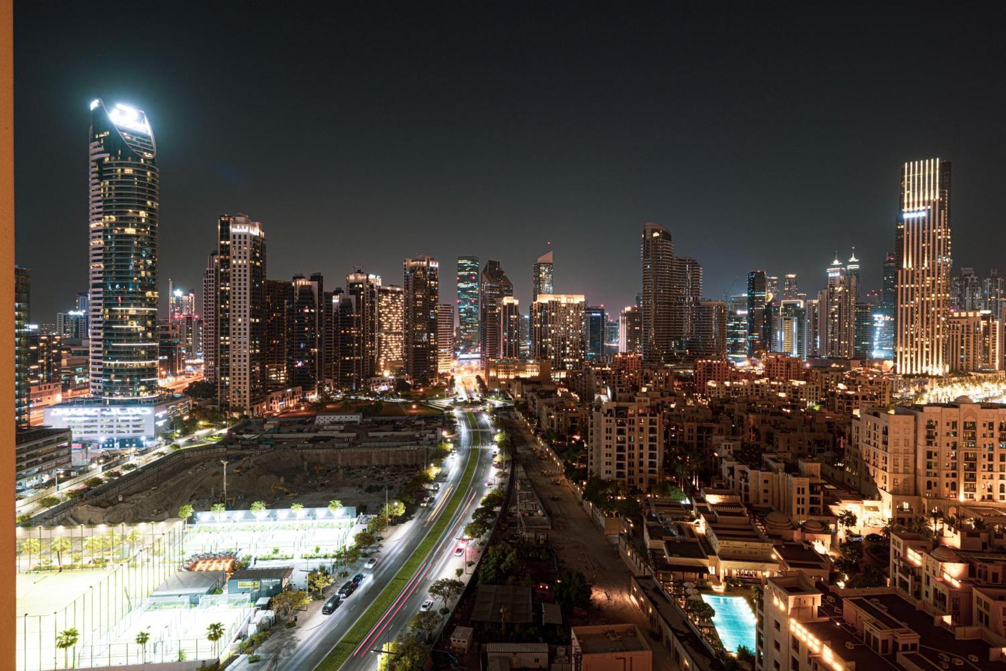 5 Minute Walk To The Fountains! Full Burj Khalifa View! 5-star Pool & Gym! Appartement Dubaï