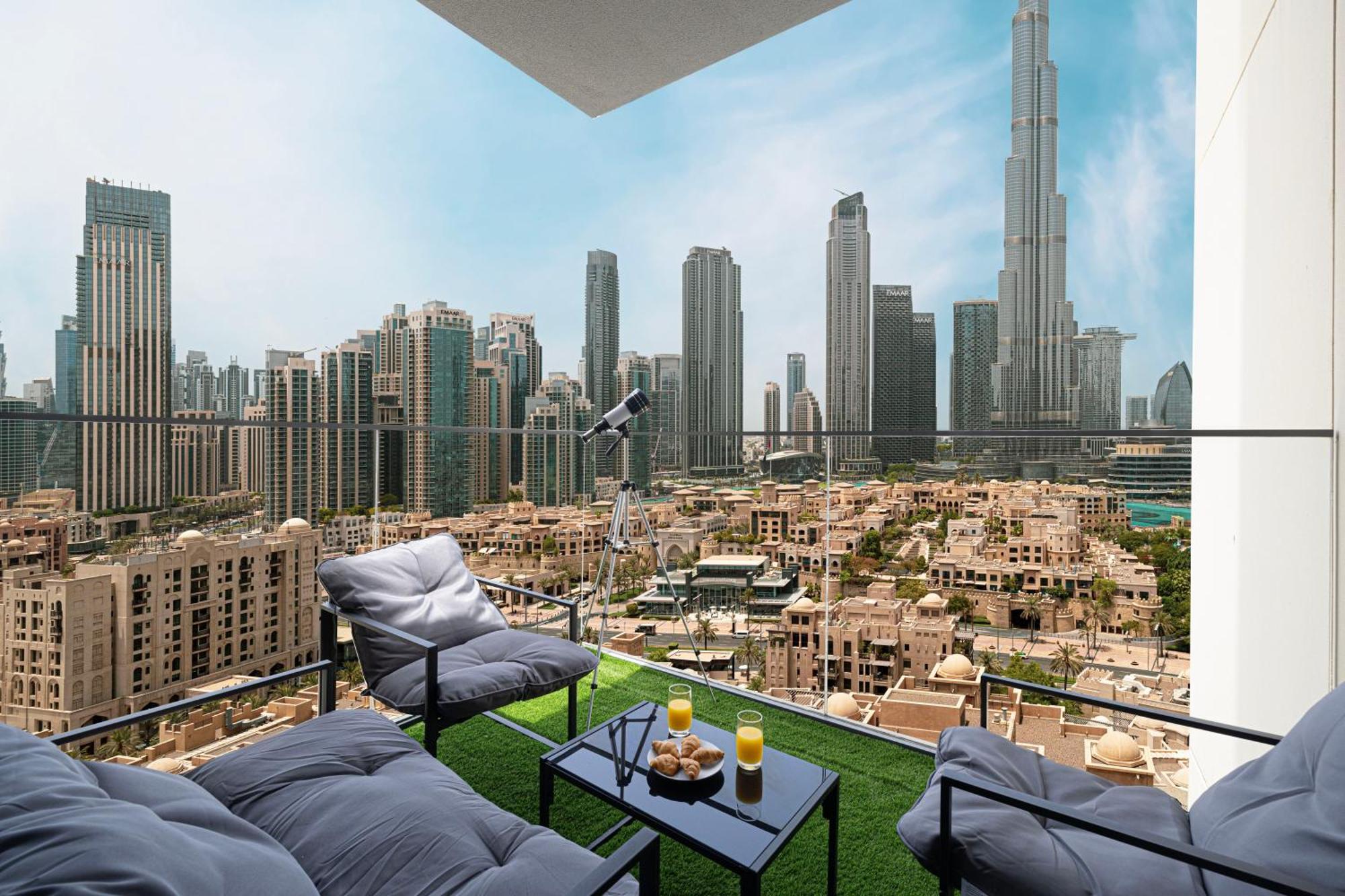 5 Minute Walk To The Fountains! Full Burj Khalifa View! 5-star Pool & Gym! Appartement Dubaï