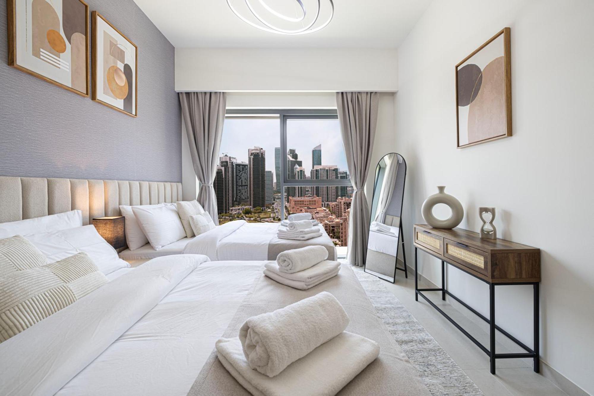 5 Minute Walk To The Fountains! Full Burj Khalifa View! 5-star Pool & Gym! Dubaï