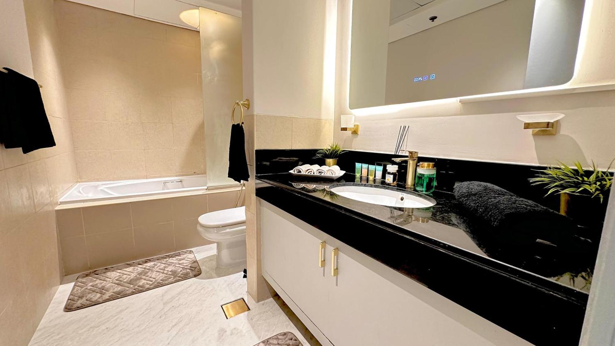 Apartment Luxury Large In The Heart Of Close To Mall And Burj Khalifa Dubai