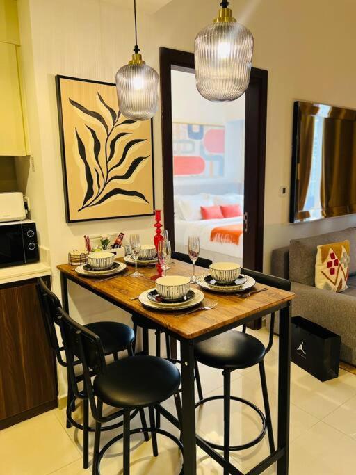 Gorgeous 2br With Full Burj Khalifa View, 5 Mins From Mall * Dubai