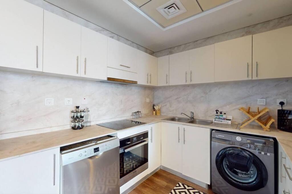 Spacious 1 Bedroom Marina View Appartamento