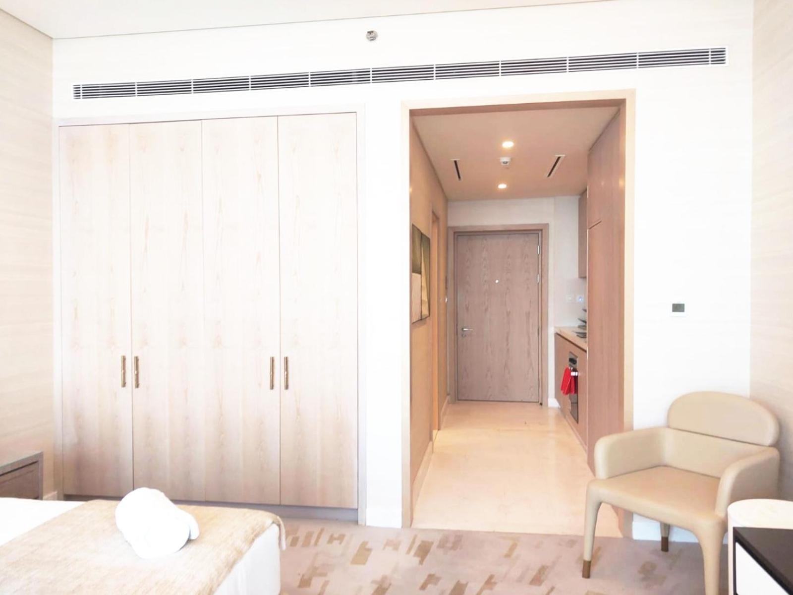 Apartment Palm Tower Where Luxury & View Meet In One Place