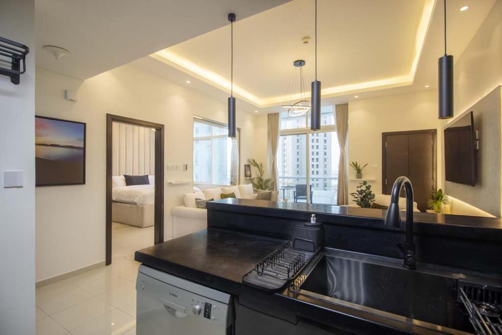 Apartamento Vacation Friendly View Luxury 1bedroom- Walk To & Mall Dubái