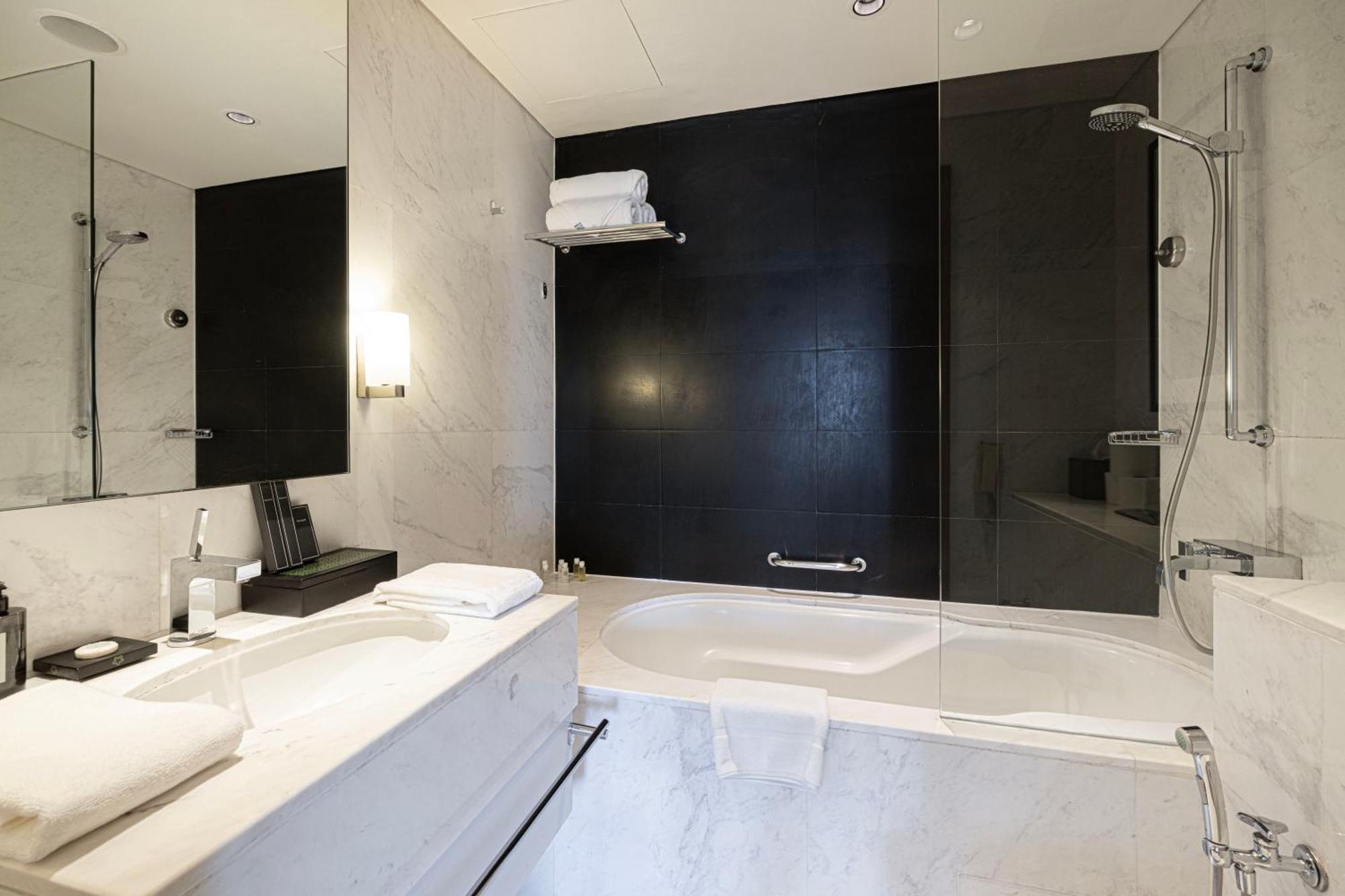 Luxury Connected To Mall-khalifa View *