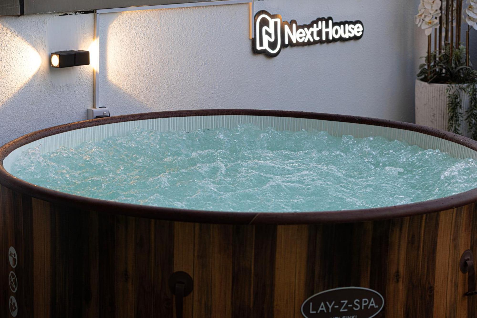 Next'house - Downtown Views Host Hostal Dubái