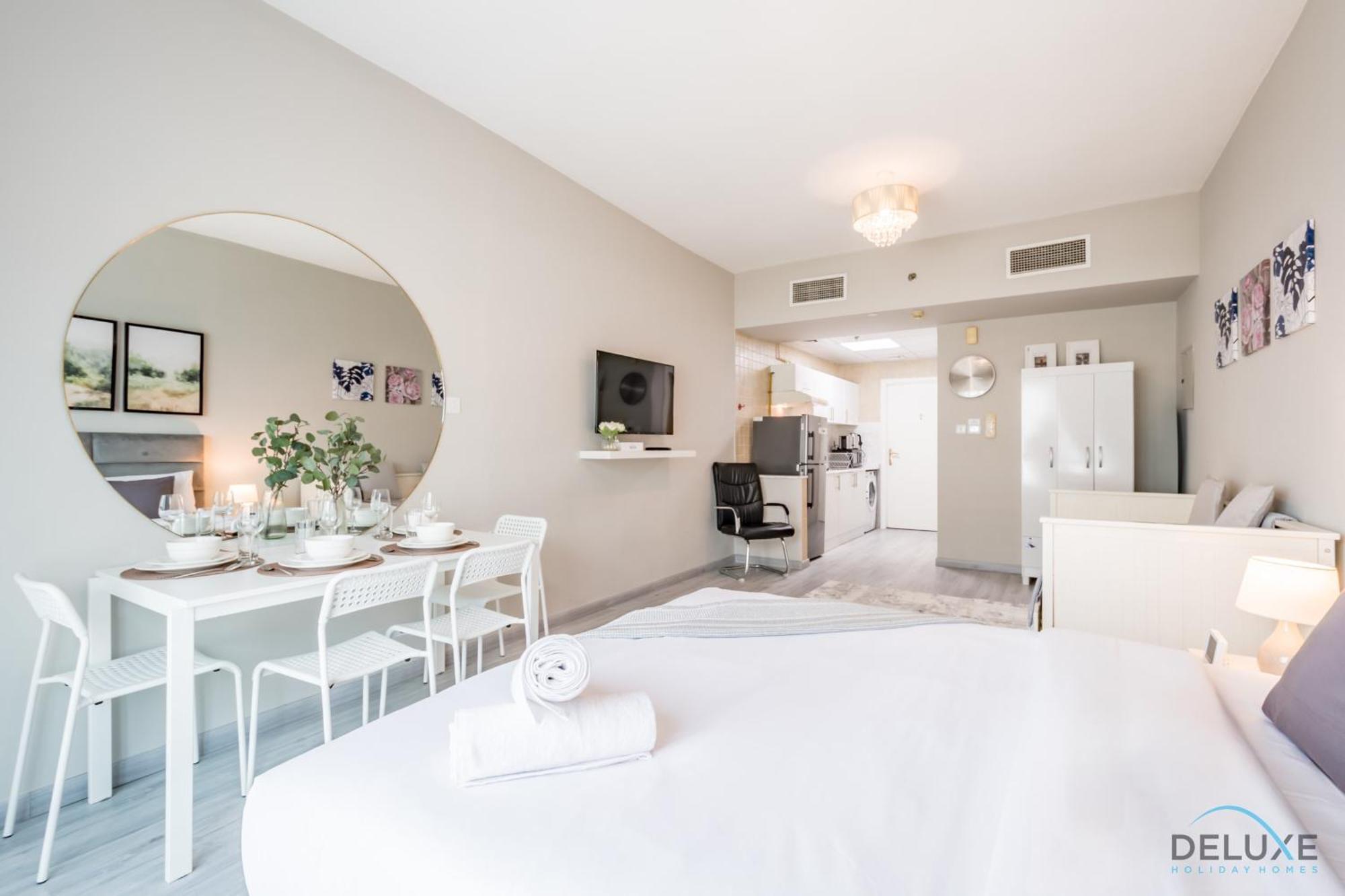 Apartment Chic In Marina Diamond 2, Marina By Deluxe Homes