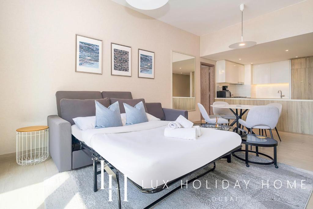 Apartemen Lux Contemporary With Full Marina View 3