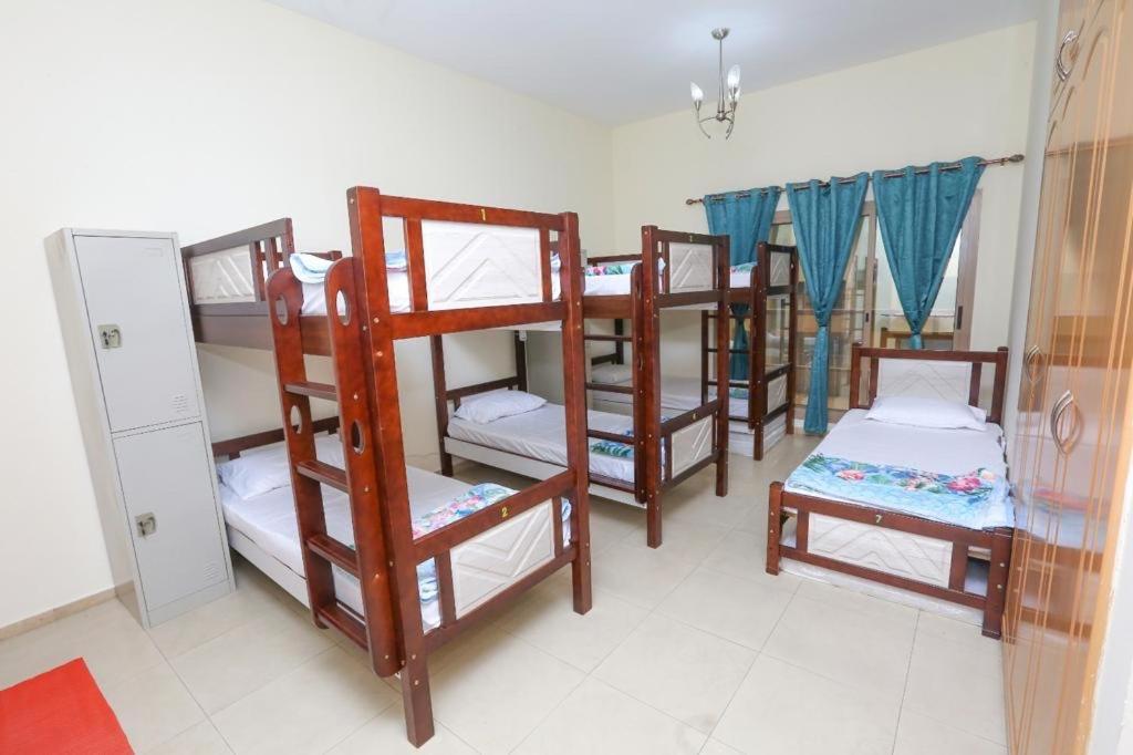 Sarjak's Mankhool Apartamento *