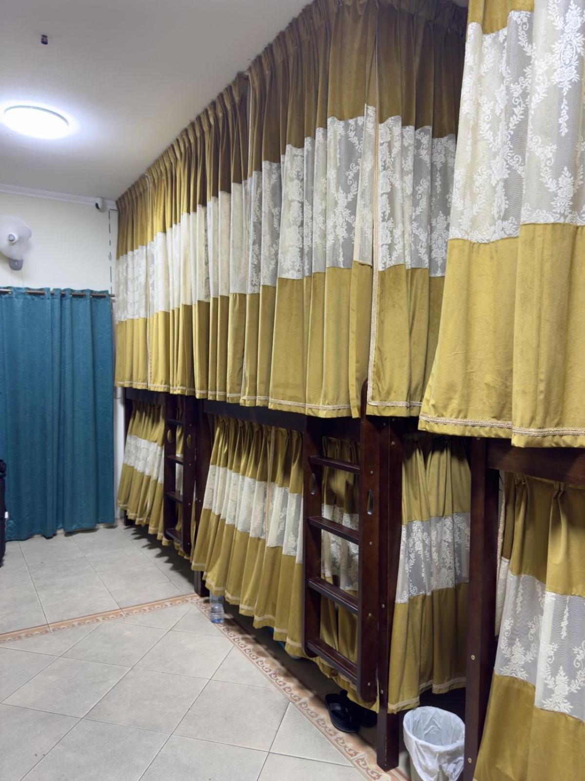 Sarjak's Mankhool Apartamento