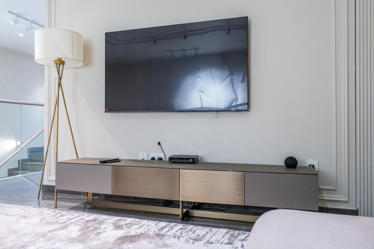 Incredible 3-bed With Marina Views! Apartamento