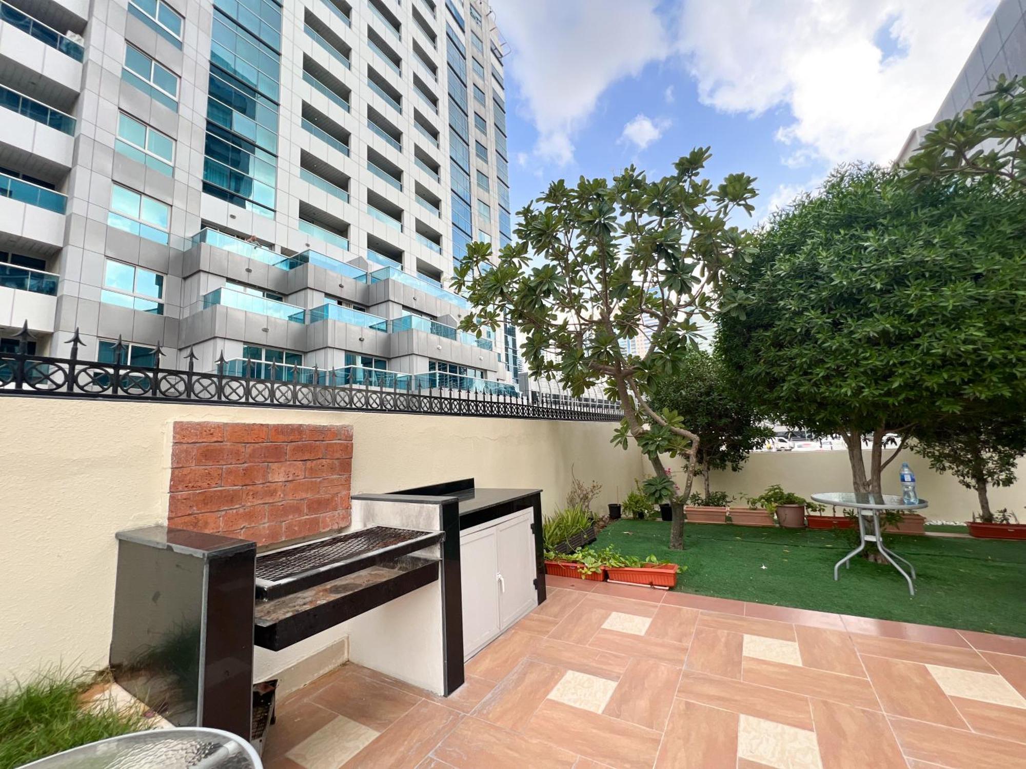 Spacious 2 Bed At Marina High Floor Lägenhet Dubai