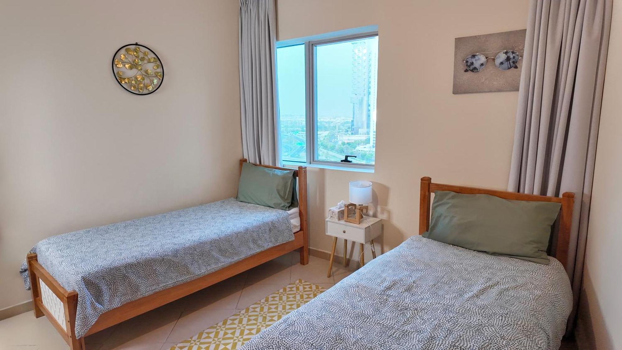 Spacious 2 Bed At Marina High Floor Lägenhet Dubai