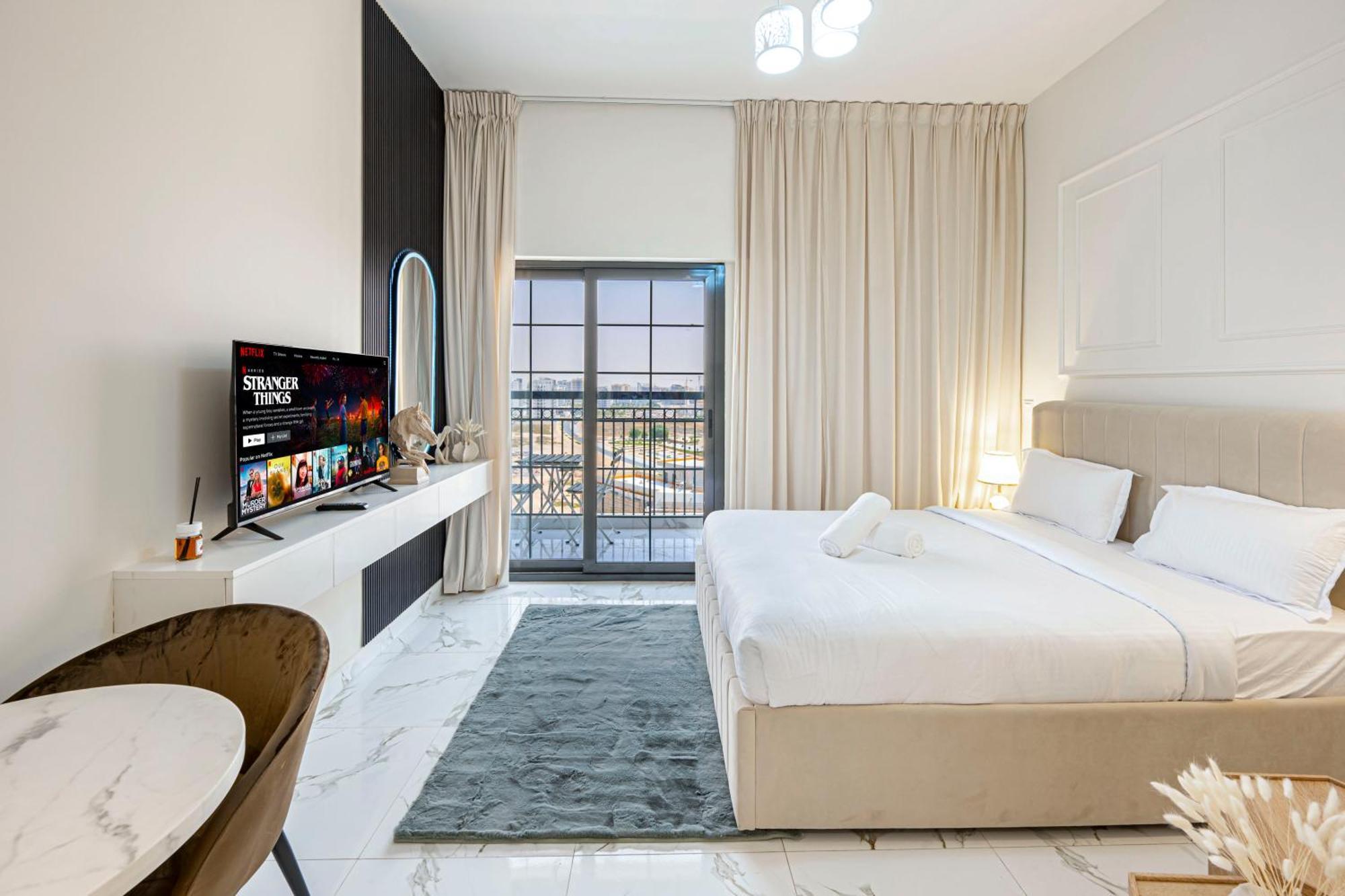 Urban Getaway In Dubailand Apartment *