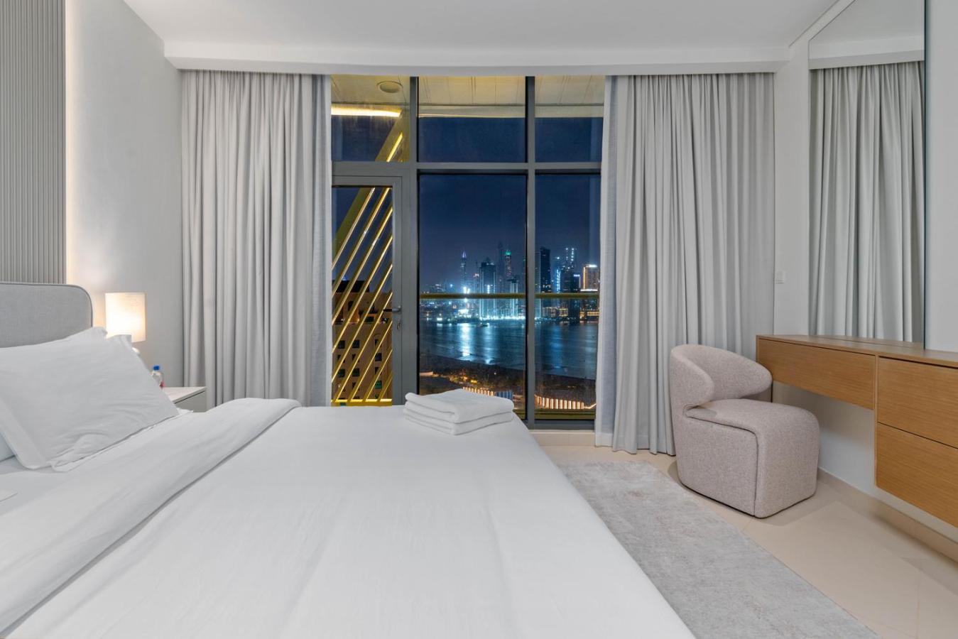 Appartement Amazing Sea Views With Direct West Access *