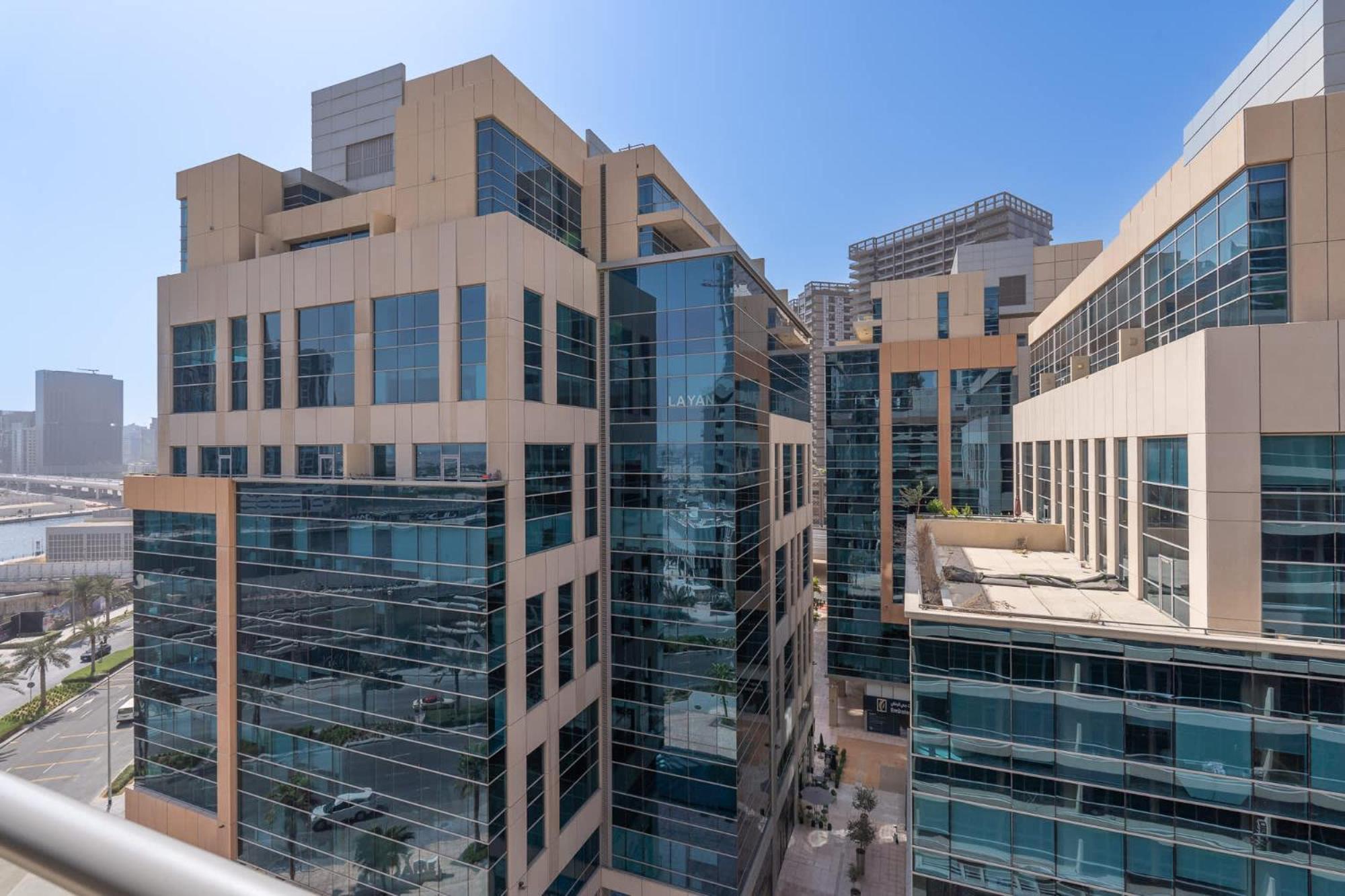 Glorious With Easy Access In Bay Square 9, Business Bay * Dubái