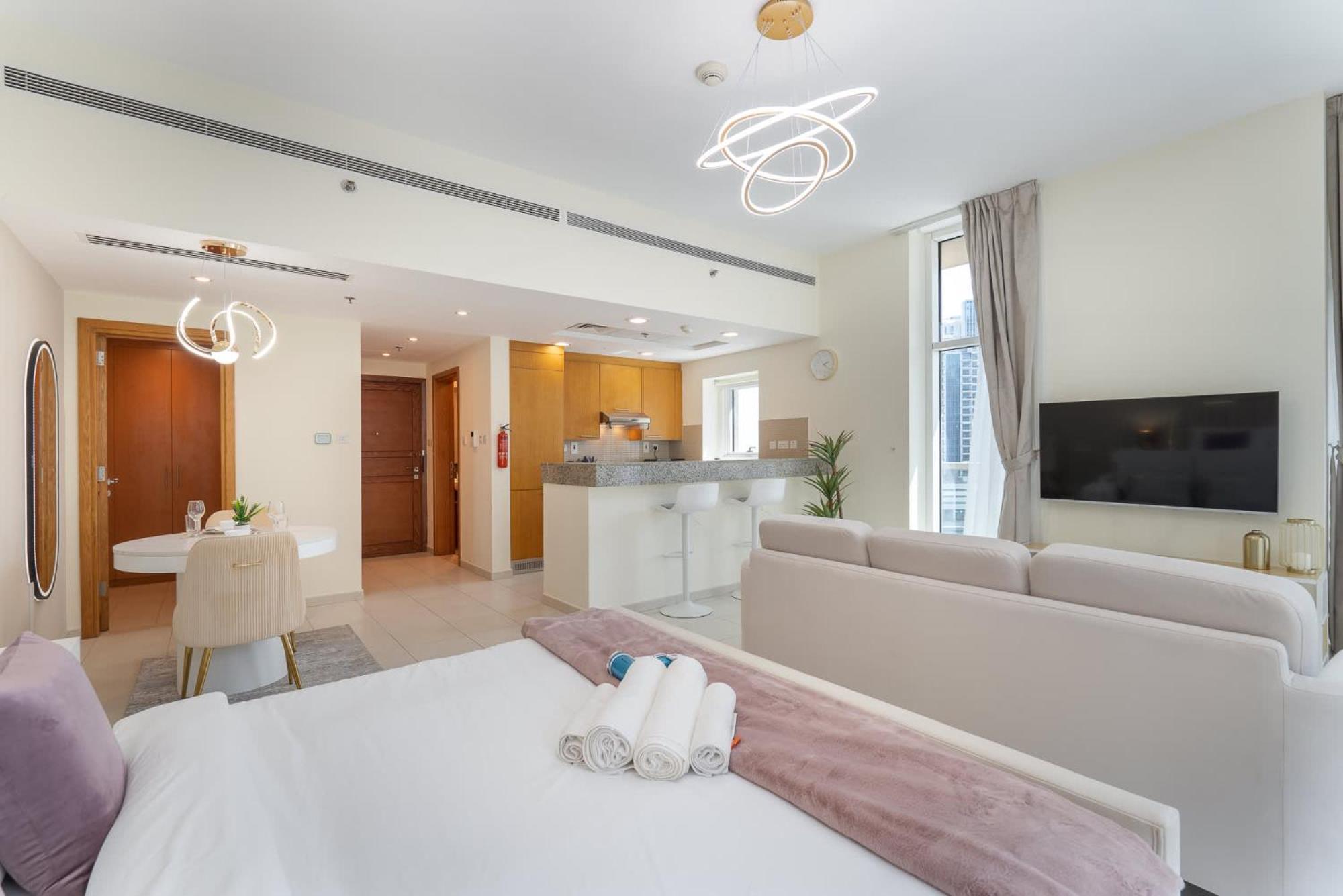 Glorious With Easy Access In Bay Square 9, Business Bay * Dubái