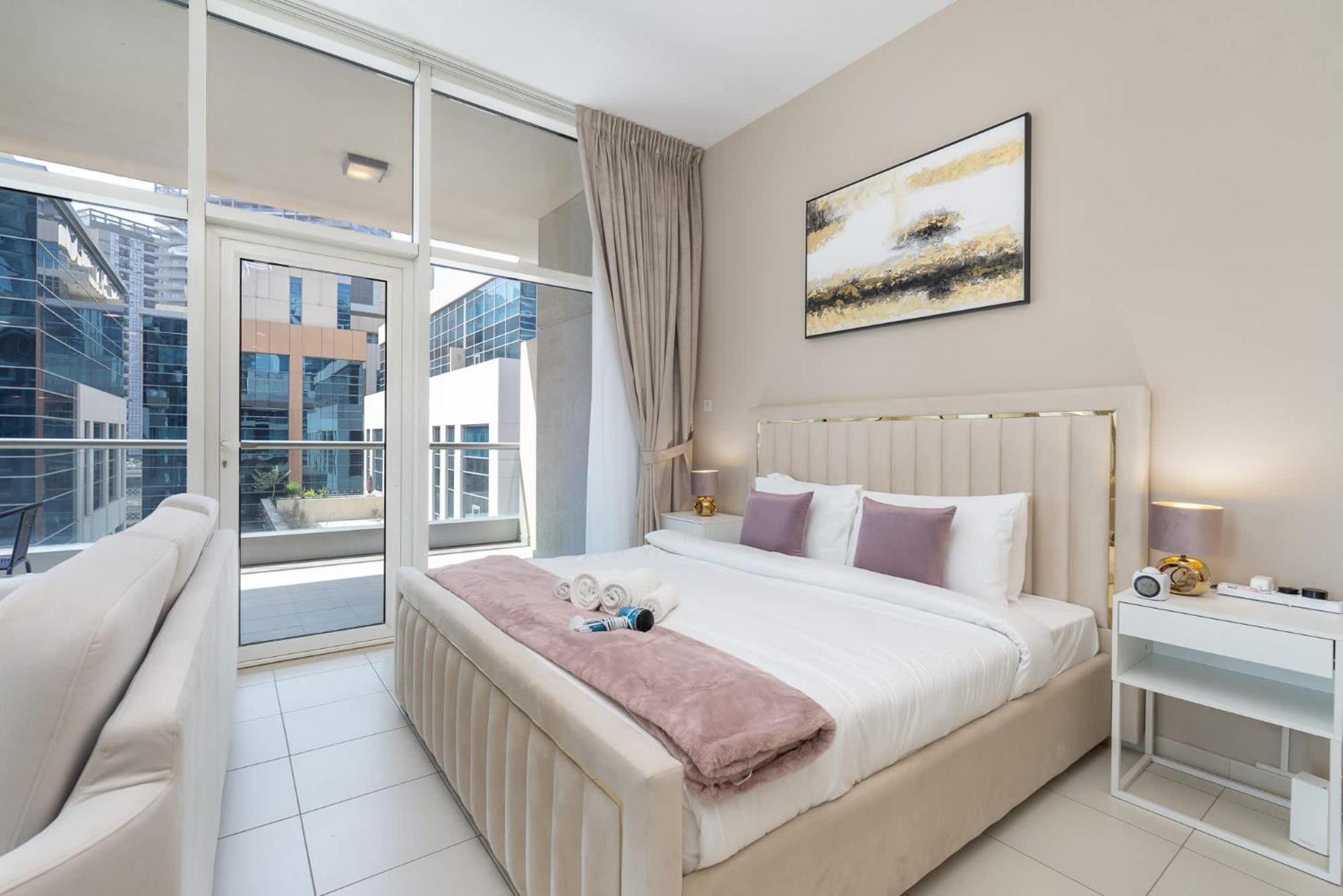 Glorious With Easy Access In Bay Square 9, Business Bay Dubái