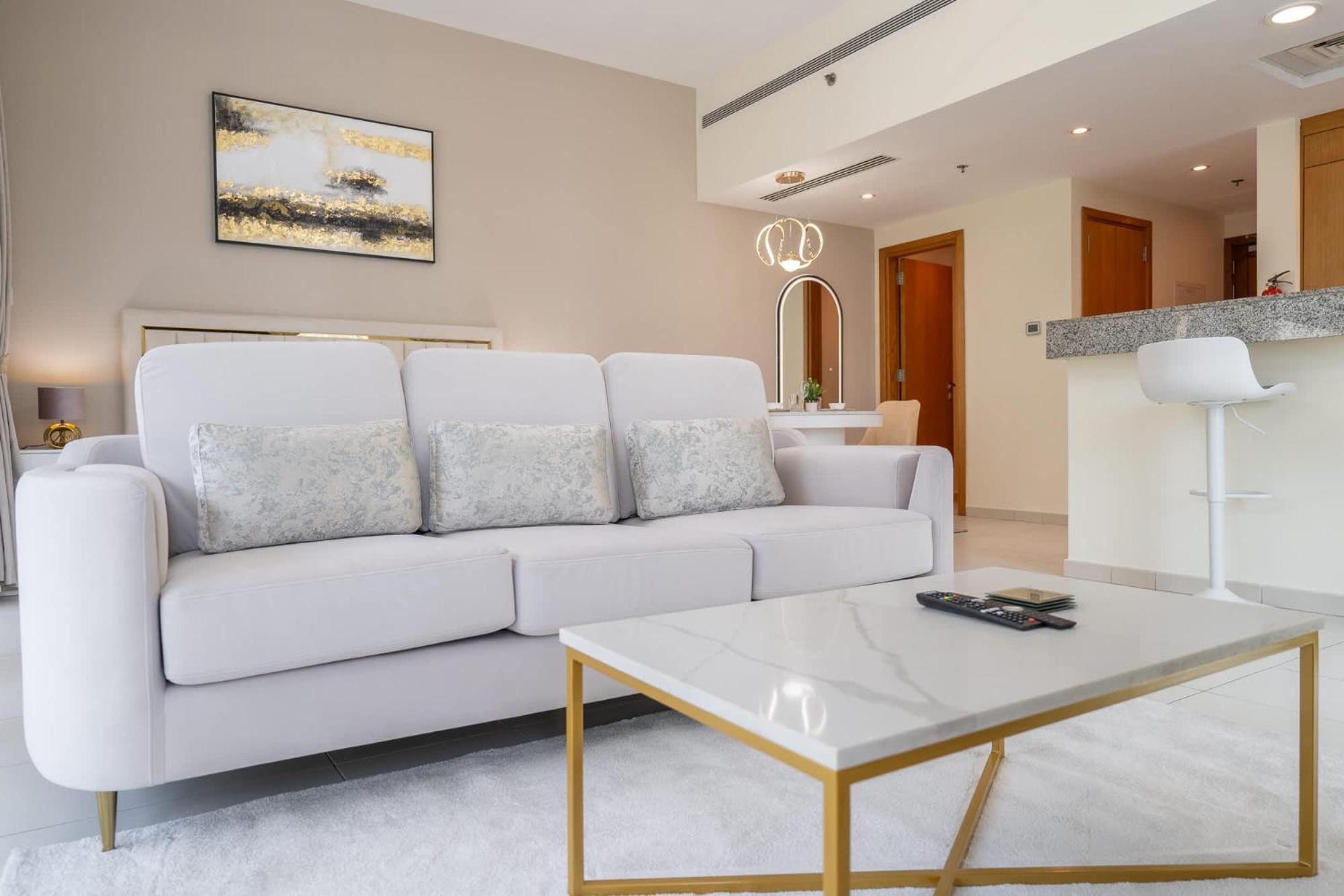 Glorious With Easy Access In Bay Square 9, Business Bay * Dubái
