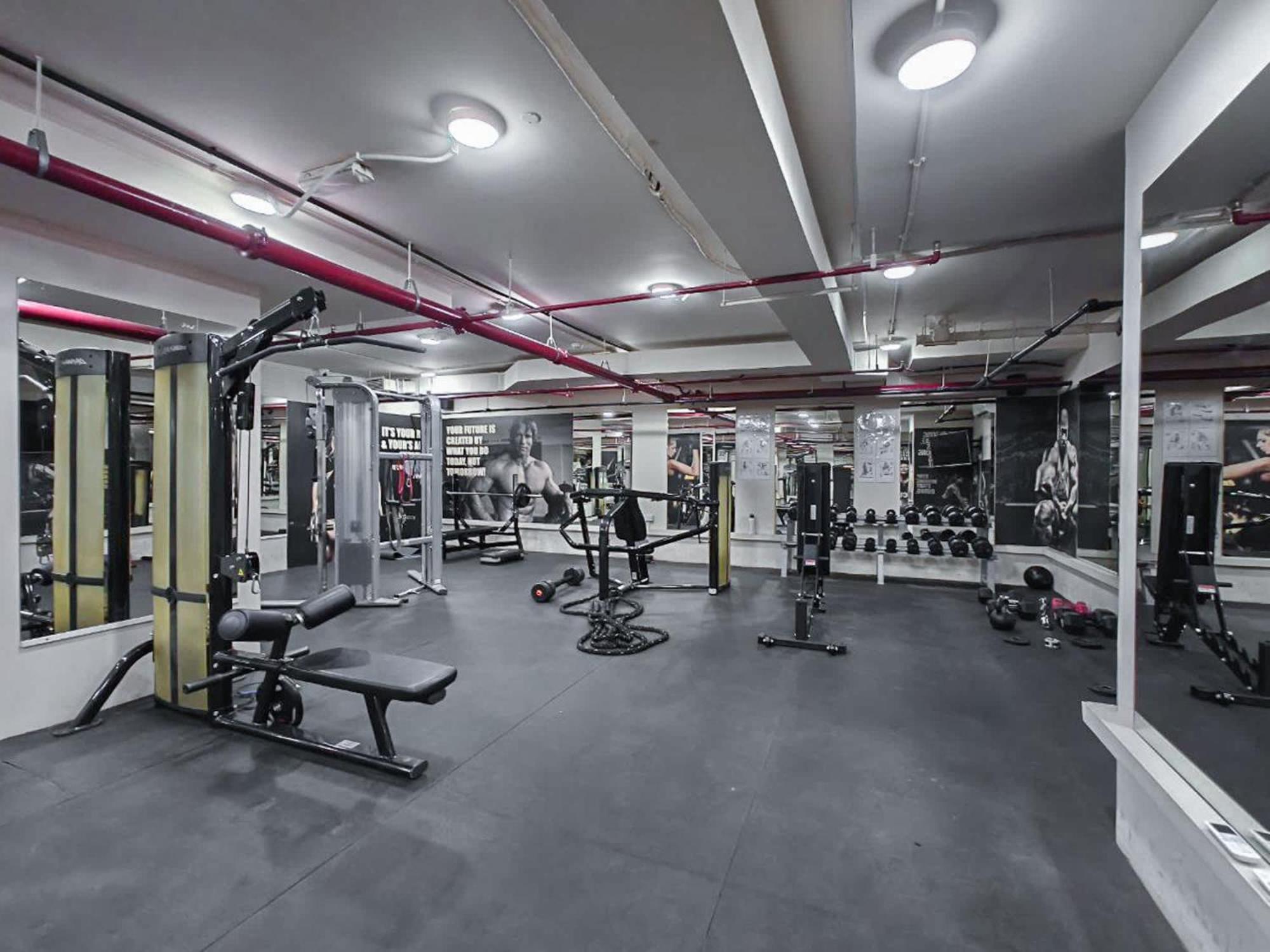 Glorious With Easy Access In Bay Square 9, Business Bay Dubái