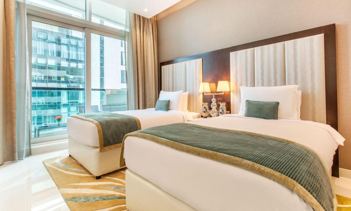 Burj Khalifa View! 2 Bedroom Luxe With 4 Minute Walk To Mall! Pool And Sauna Access! * Dubái