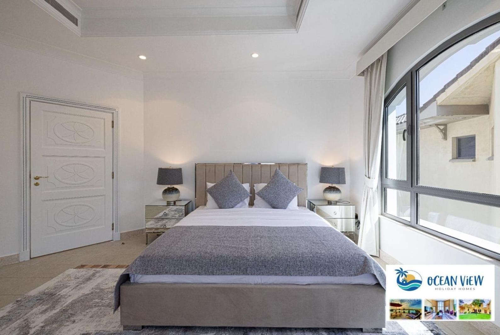 Beachfront Luxury 5 Bedroom And 1 Maids Room, Private Pool And Direct Access, Palm Jumeirah * Dubái