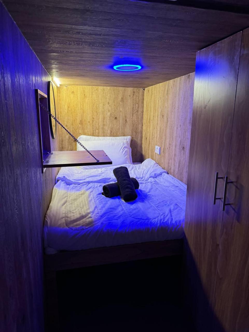 Capsule In Business Bay Near Downtown Kapselhotell *