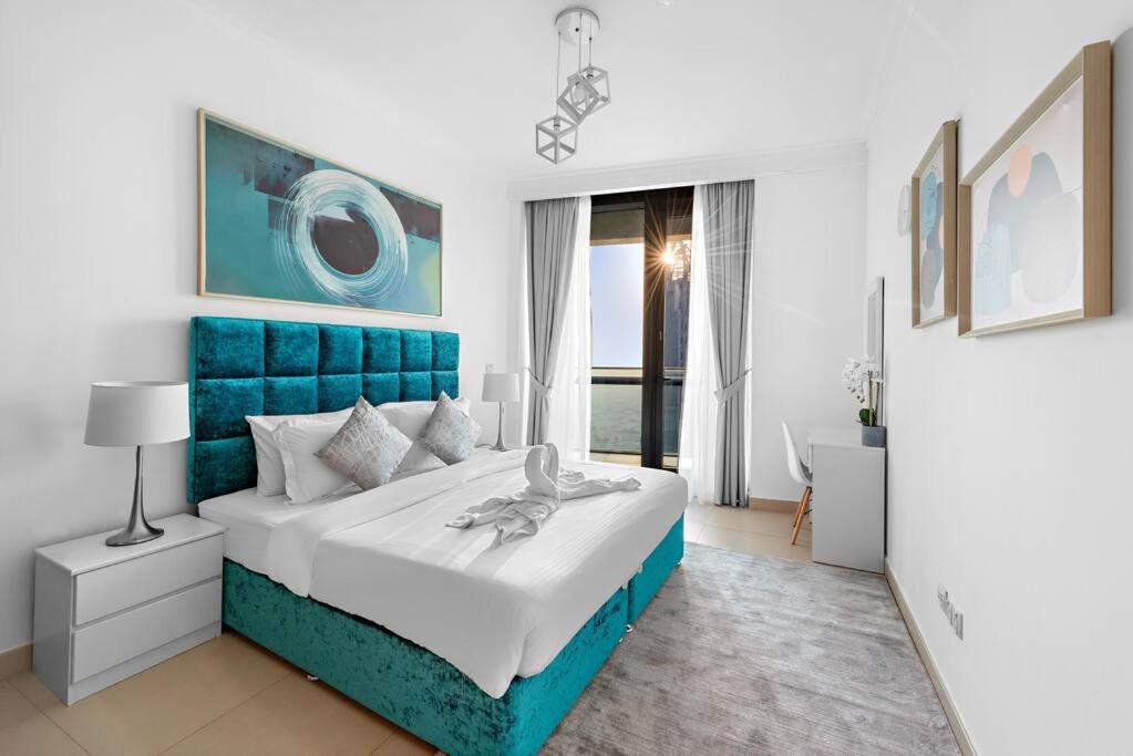 First Class 2br Elegance With Iconic Views Dubai