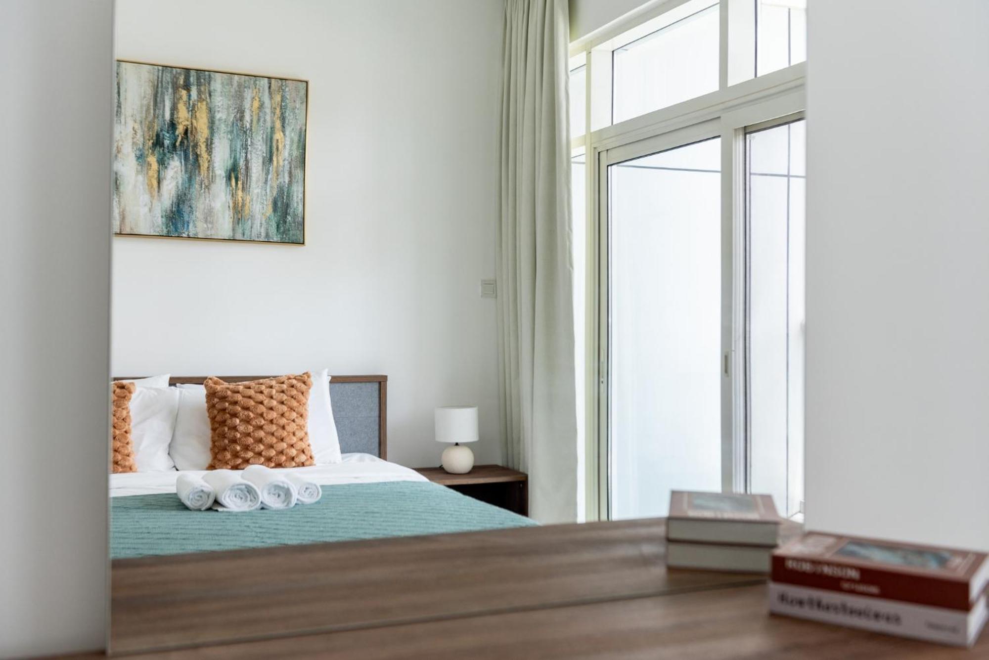 Aesthetic 2br With Marina Waterfront View