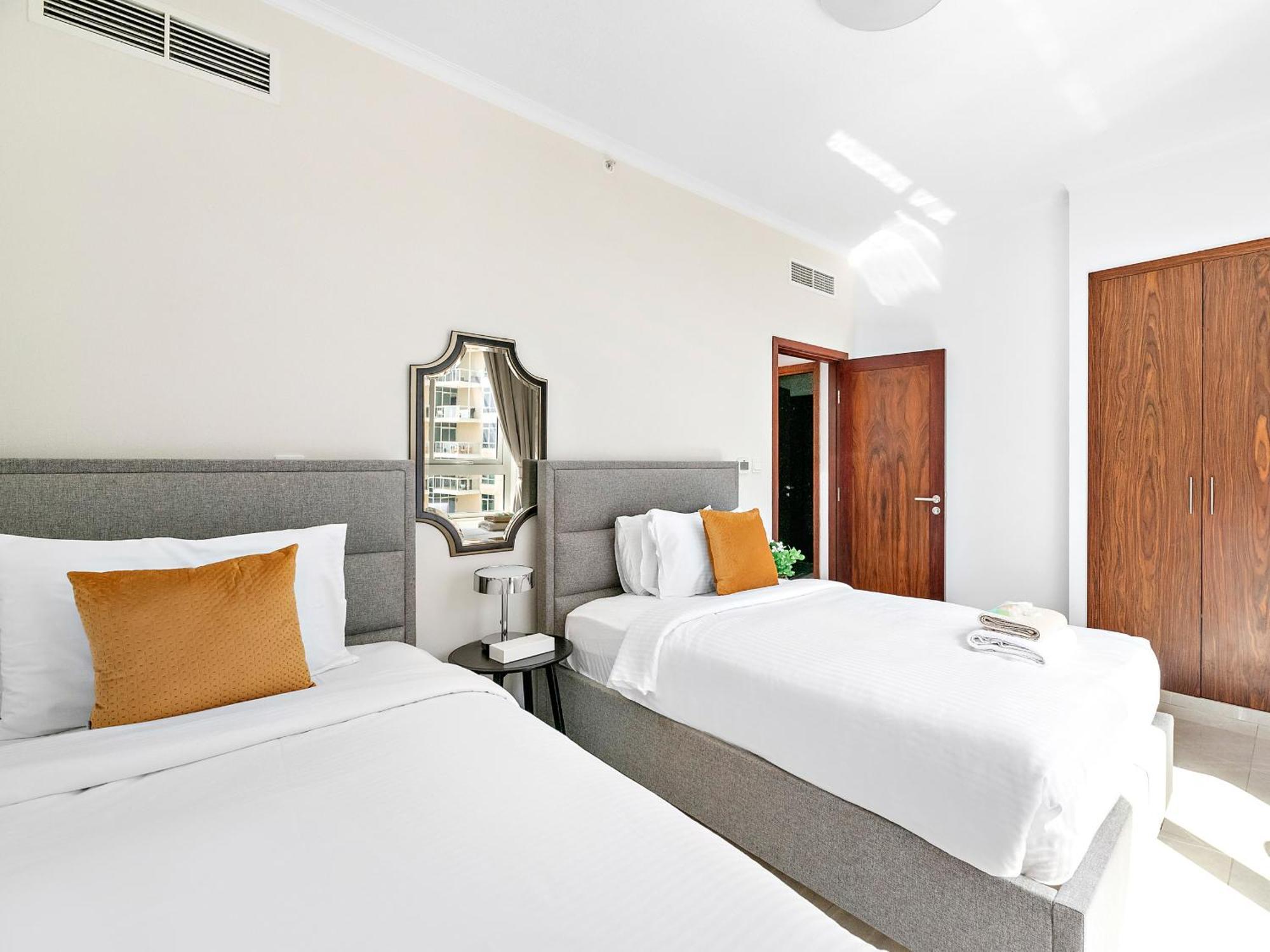 Sophisticated 2bdr-burj Khalifa & Fountain View Apartment Dubai
