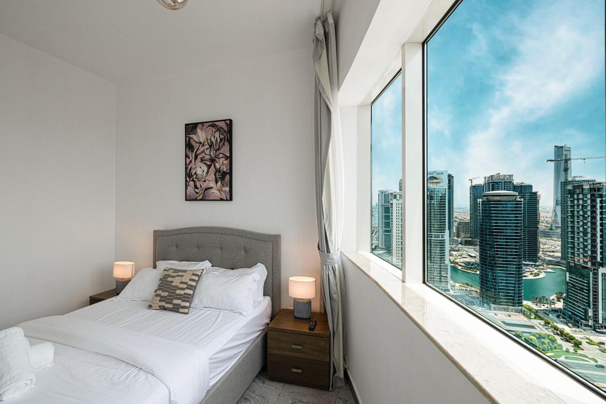 Expansive 5br Marina Near Jbr Lägenhet
