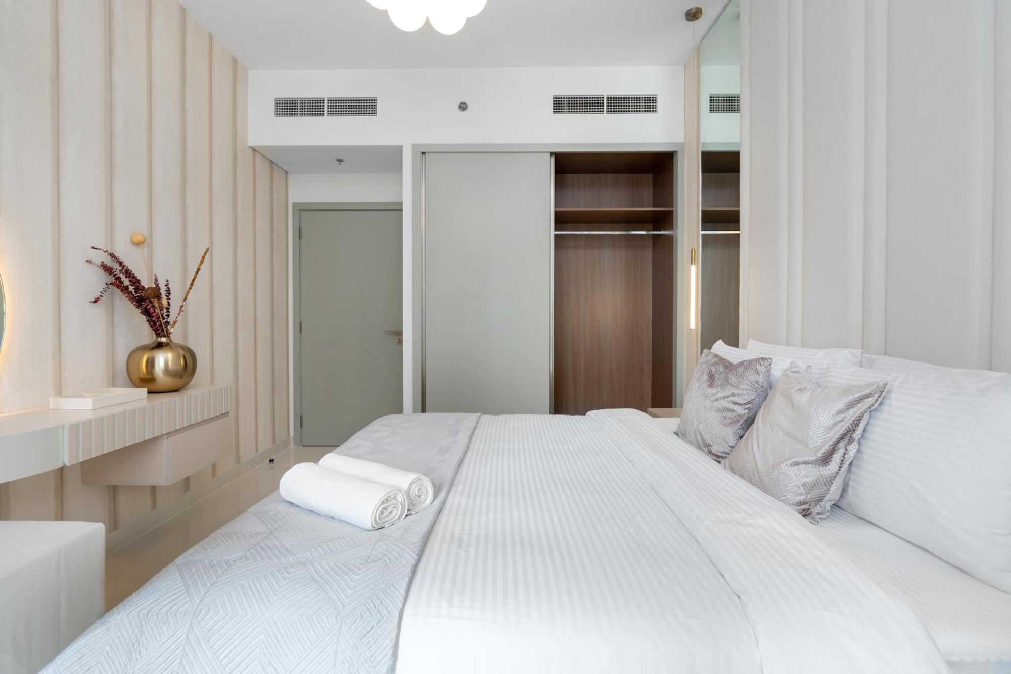 Isle Tower 2 - Beachfront Stunning - Full Sea Views
