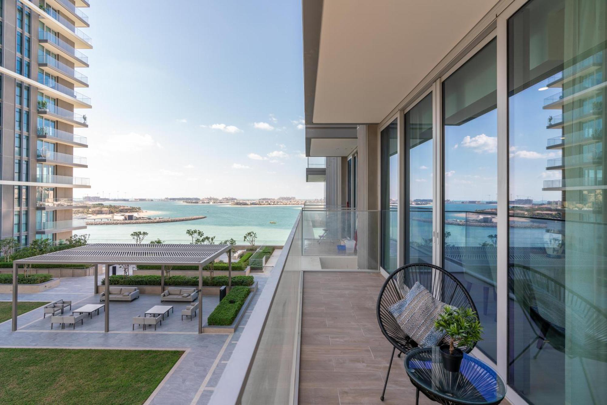 Isle Tower 2 - Beachfront Stunning - Full Sea Views *