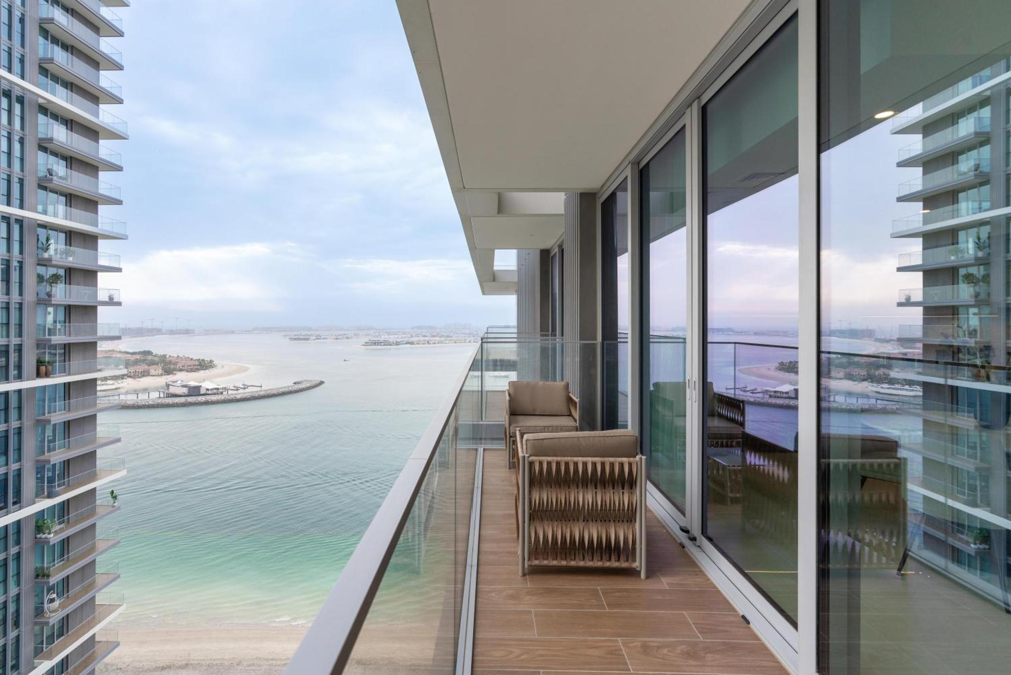 Isle Tower 2 - Beachfront Stunning - Full Sea Views *