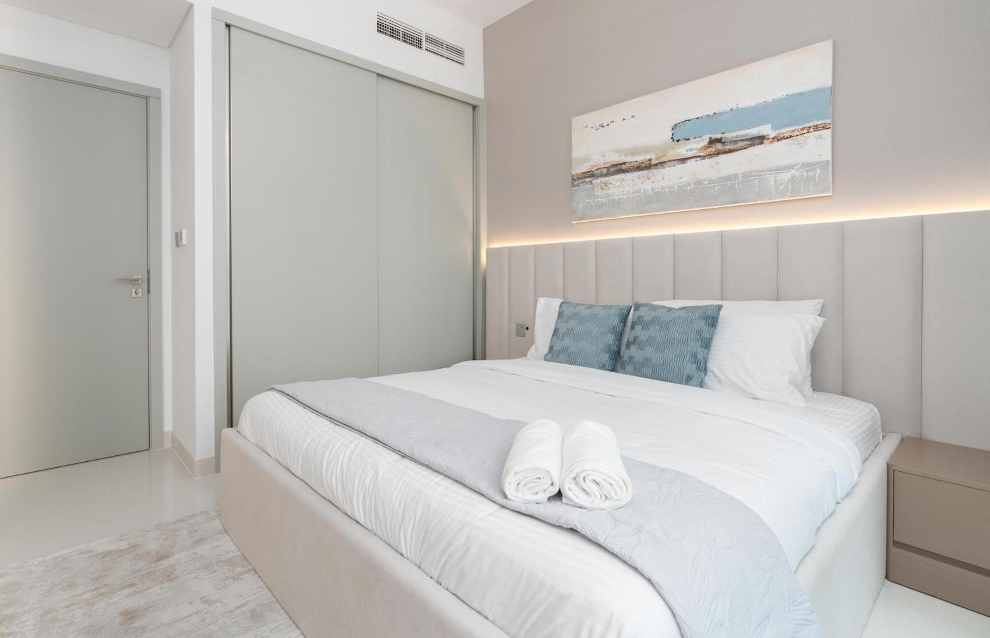 Isle Tower 2 - Beachfront Stunning - Full Sea Views *