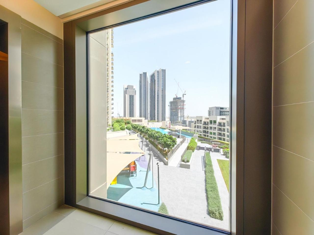 Creek Harbour Retreat: Luxurious 2-br Appartement