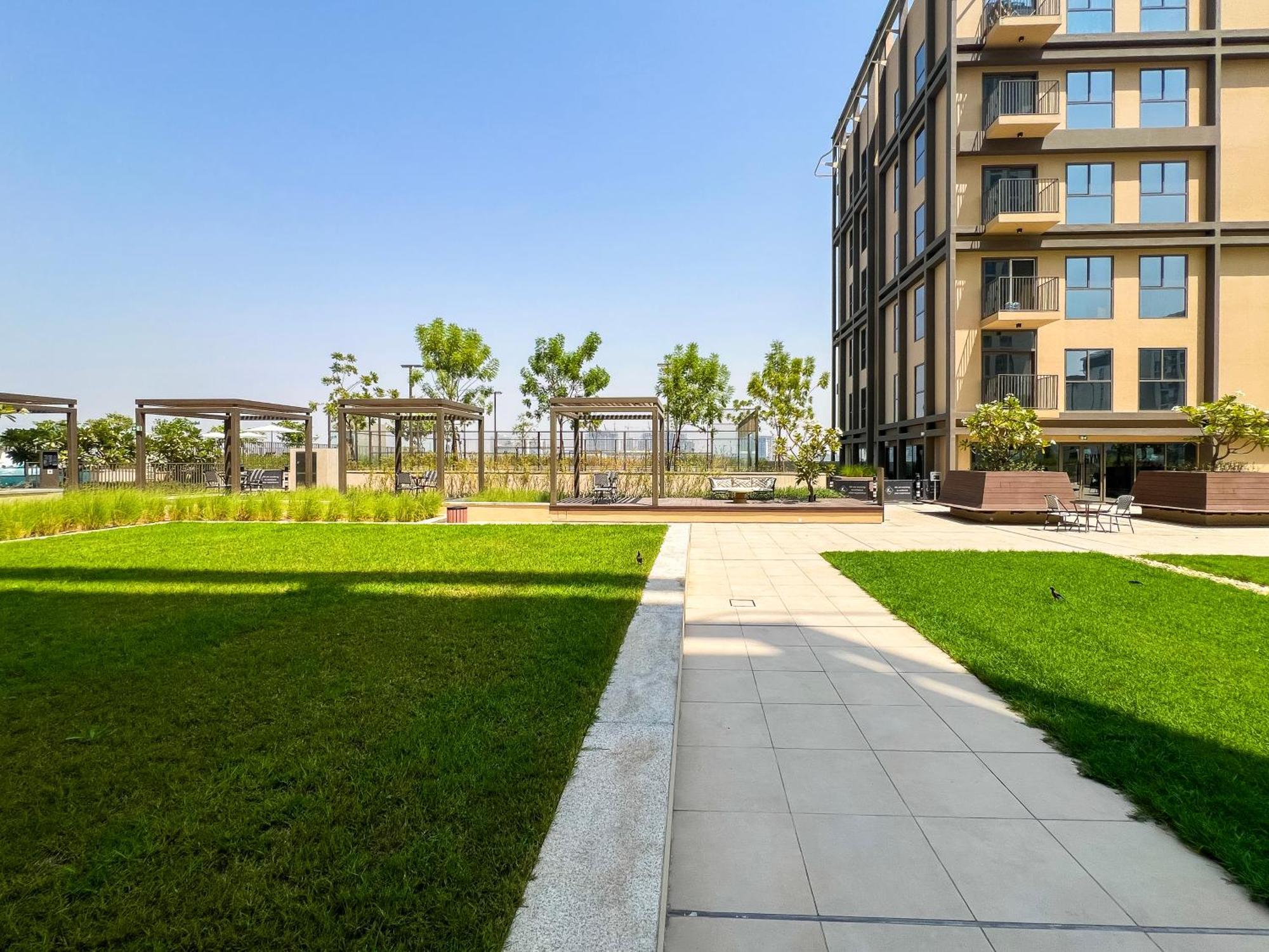 Socio Tower1 - Hills Modern Urban Retreat In The By Serenity Living Homes Apartament