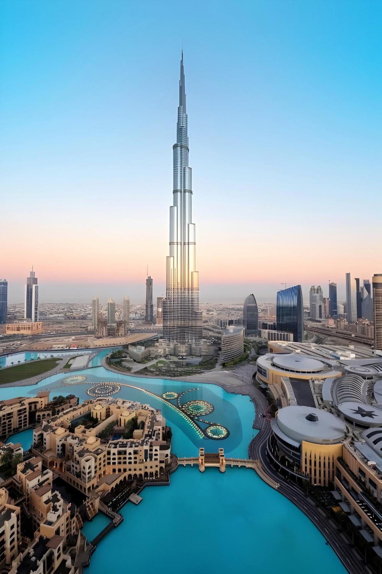 5 Minute Walk To The Fountains! Full Burj Khalifa View! 5-star Pool & Gym! Dubaï