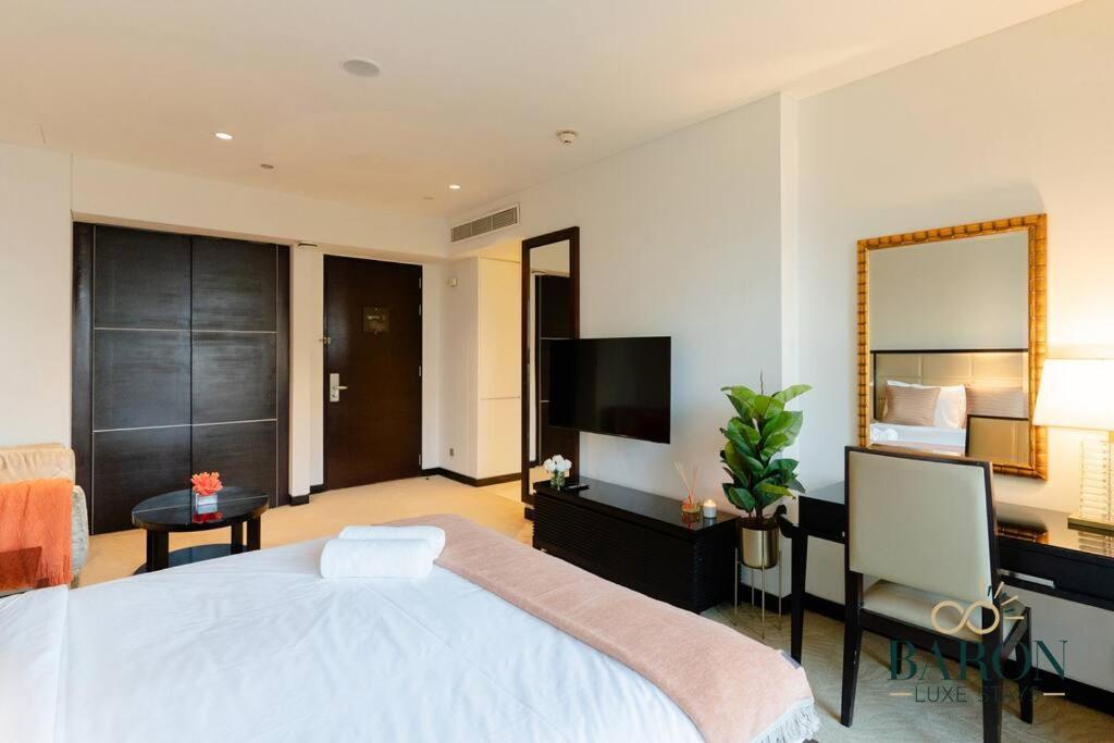 Stunning Studio, Address Marina Appartement