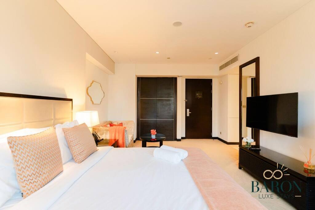 Stunning Studio, Address Marina Appartement