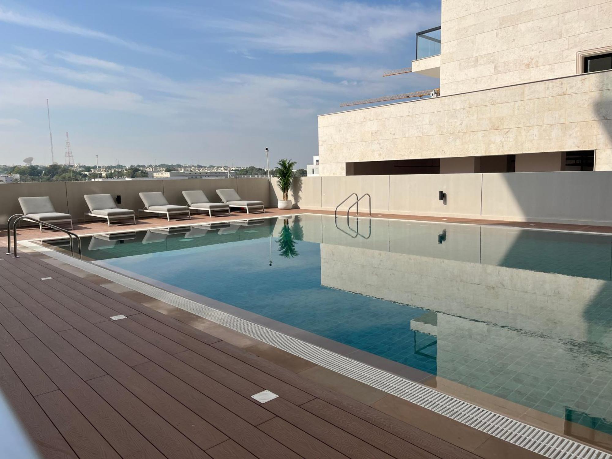 Bright New With Pool & Gym Access, 5 Min From Gardens Metro * Dubai
