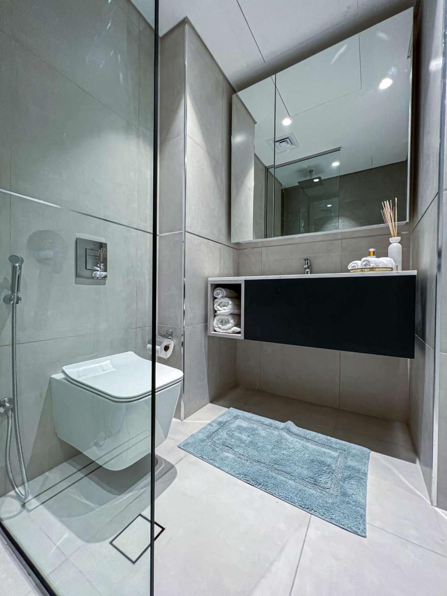 Bright New With Pool & Gym Access, 5 Min From Gardens Metro Lägenhet Dubai