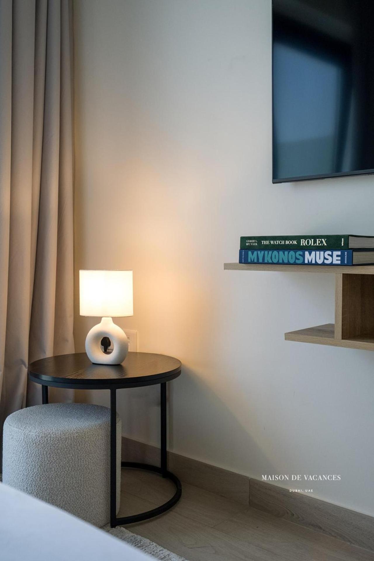 Apartment Comfortable 10mins Away From Mall Dubai