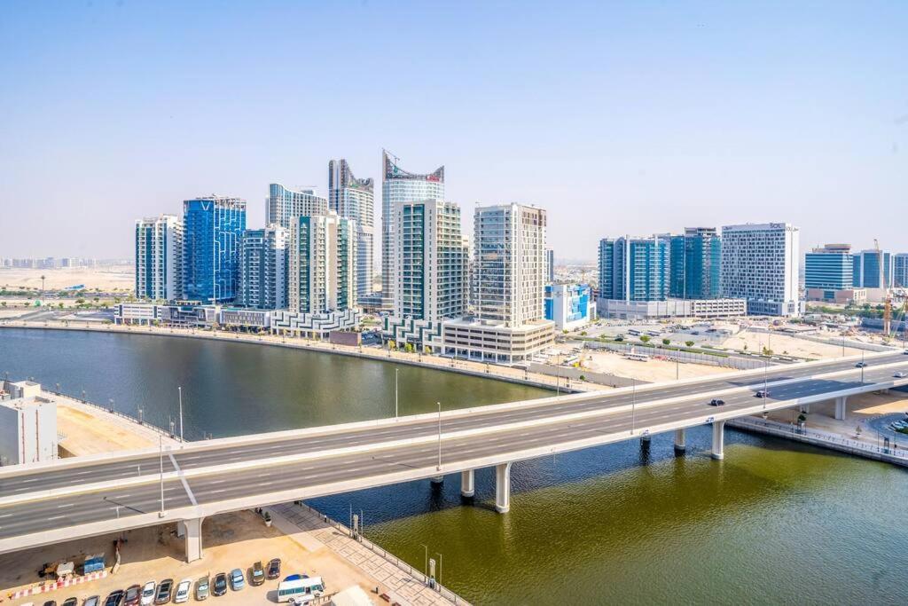 Elegant In Business Bay With Pool And Gym Dubai