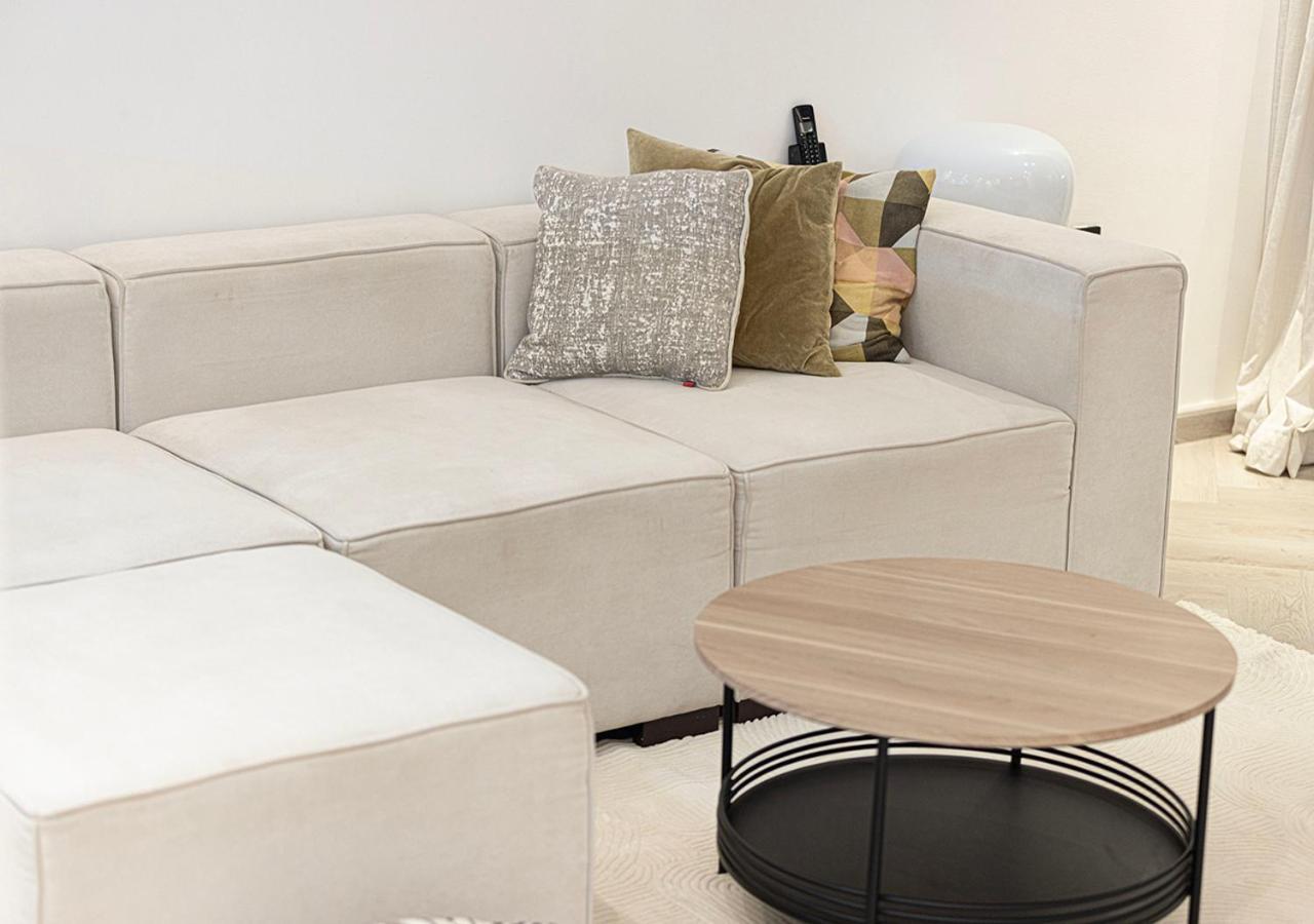 Modern 4br With Balcony And Scenic Marina Views Apartamento *
